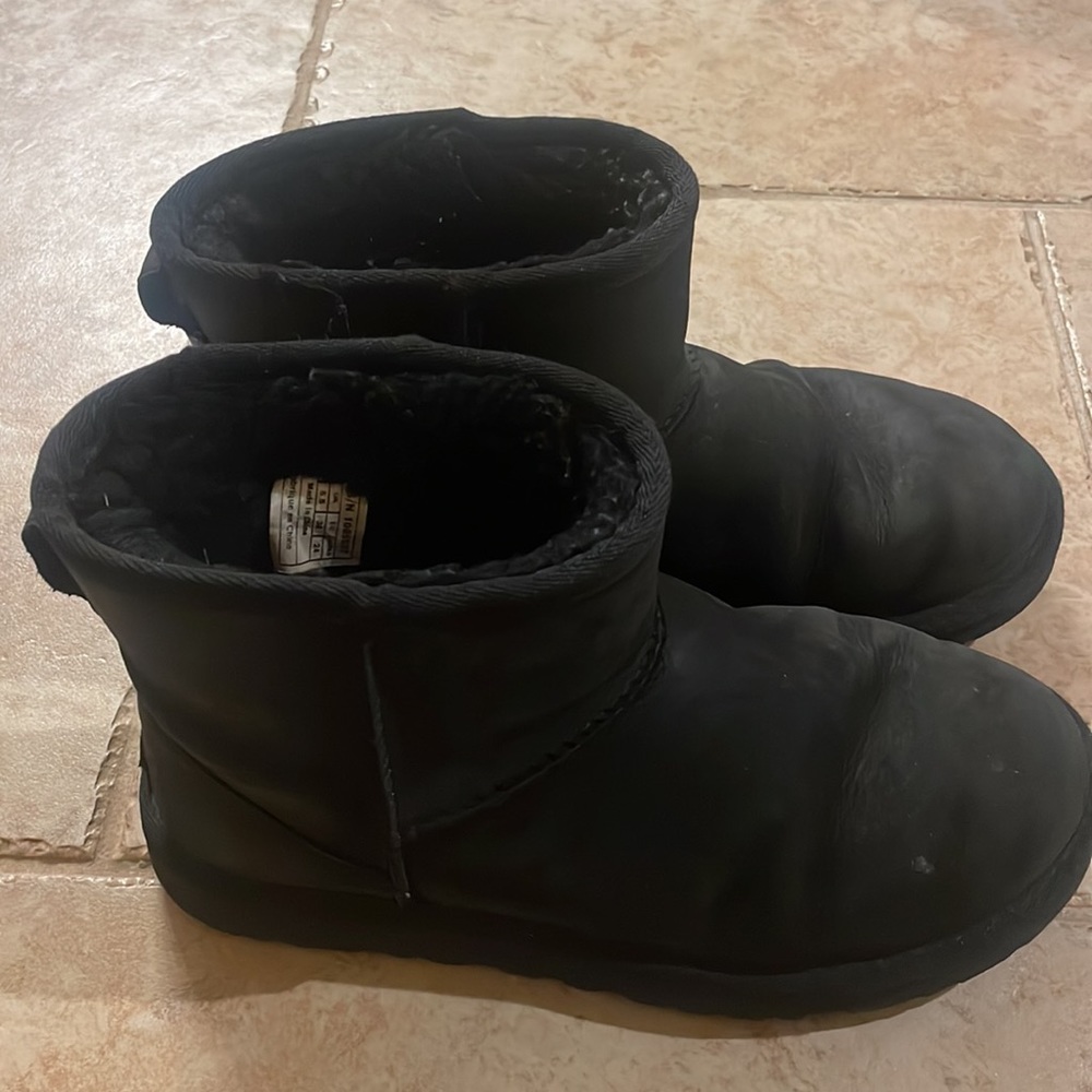 UGG short black